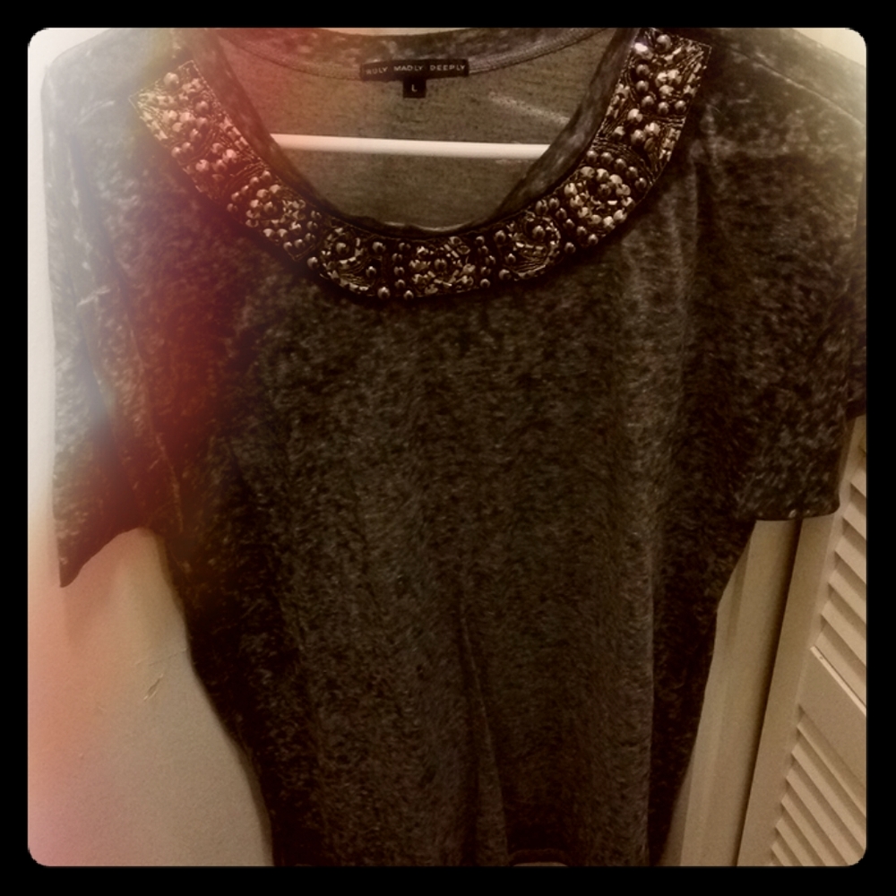 Burn out tee with studs